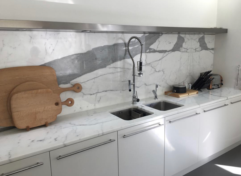 Whats the difference between Statuario and Calacatta marble Acemar