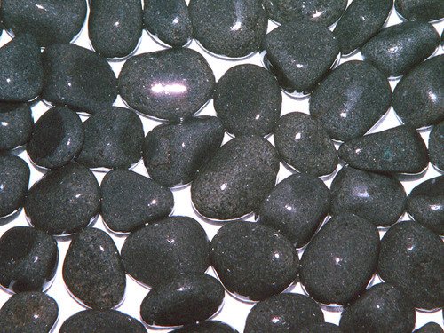 black marble pebbles 500x500 1