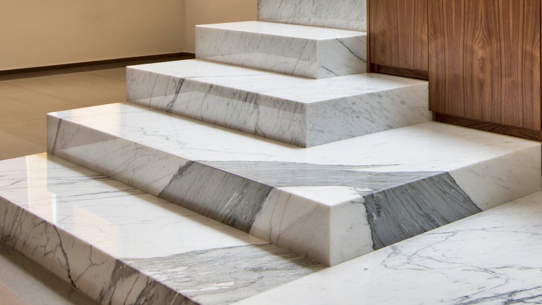 Read more about the article WHITE ITALIAN MARBLE-WHAT IS DIFFERENCE BETWEEN STATUARIO, CALACATTA, AND CARRARA MARBLE